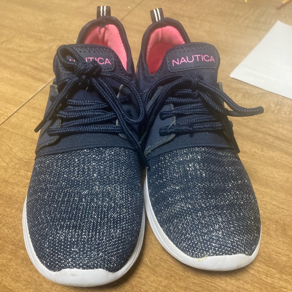 Girls sneakers